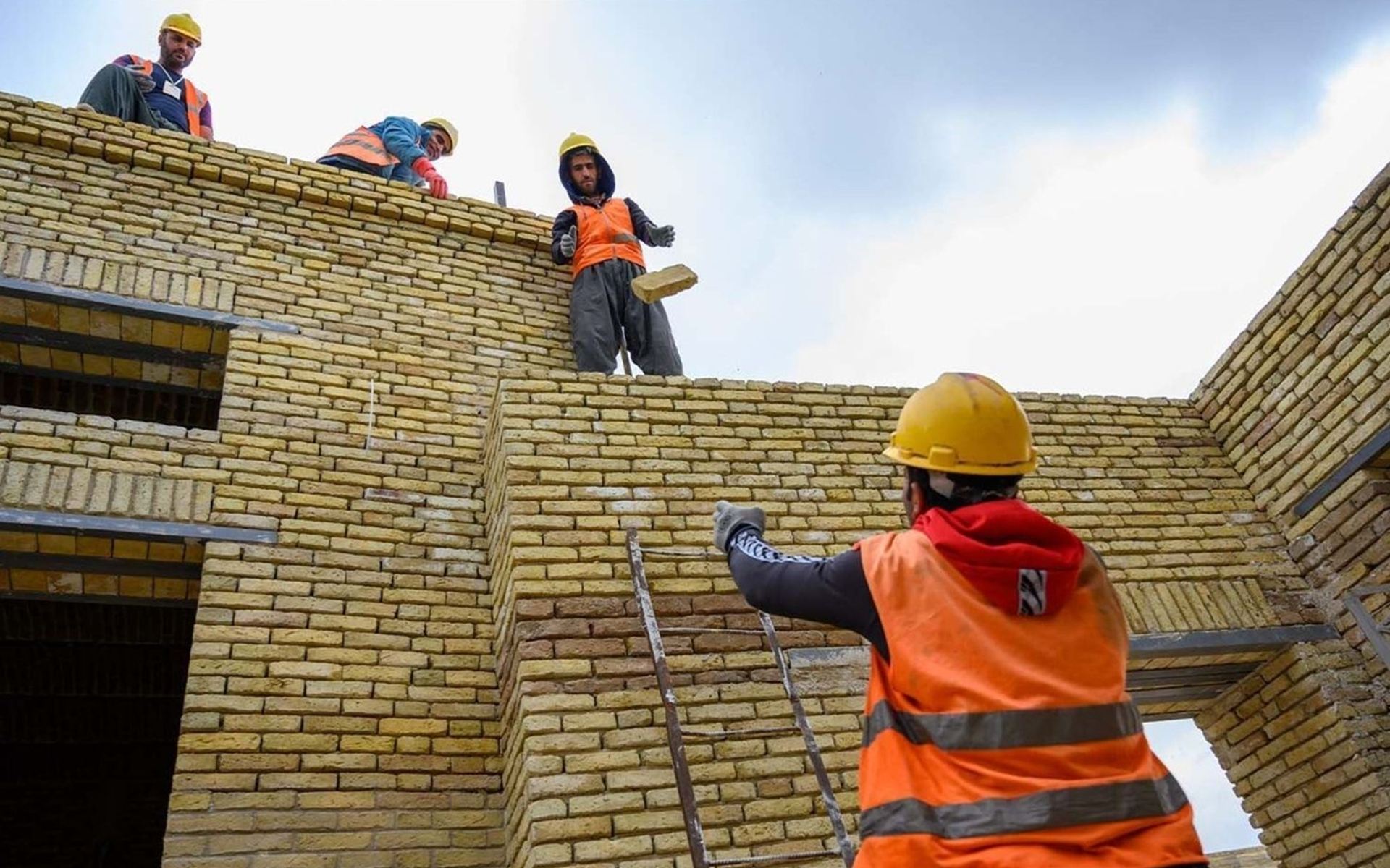 Kurdish leaders reaffirm commitment to workers’ rights, living conditions on Labour Day