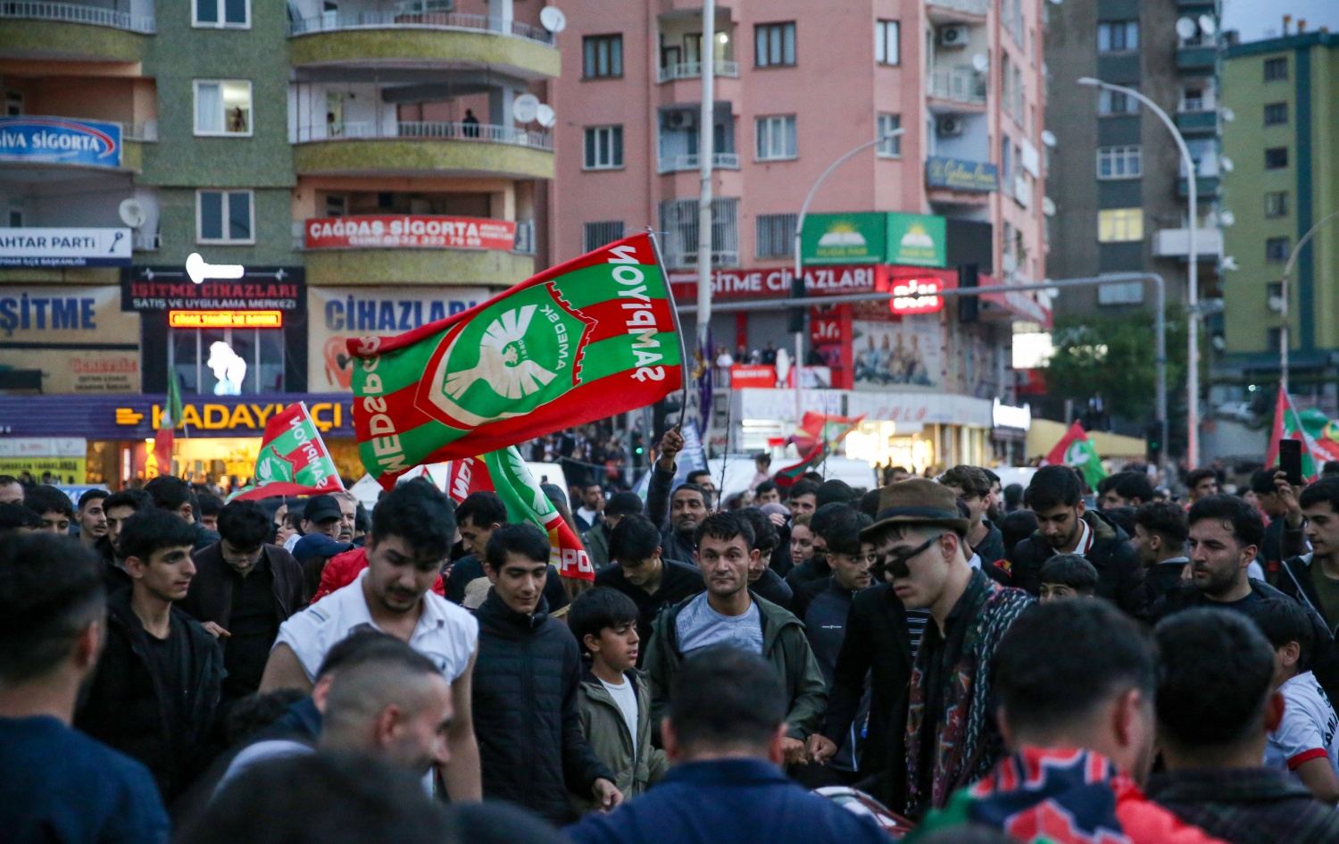 DİYARBAKIR - Amedspor kutlamalarında iki kişi yaralandı