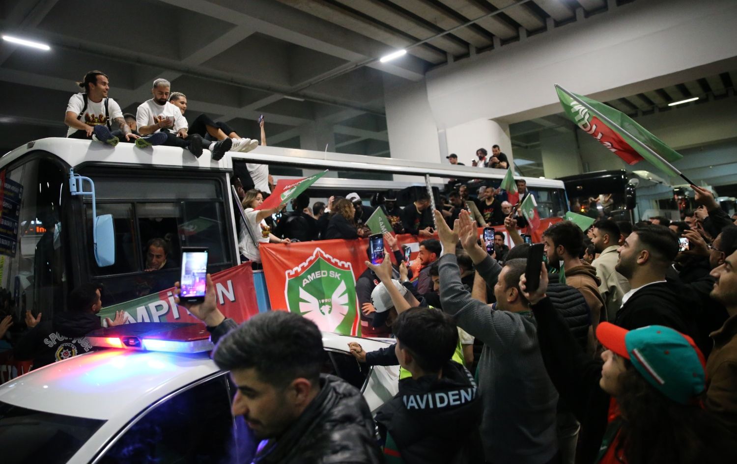 Amedspor, Diyarbakır'da coşkuyla karşılandı