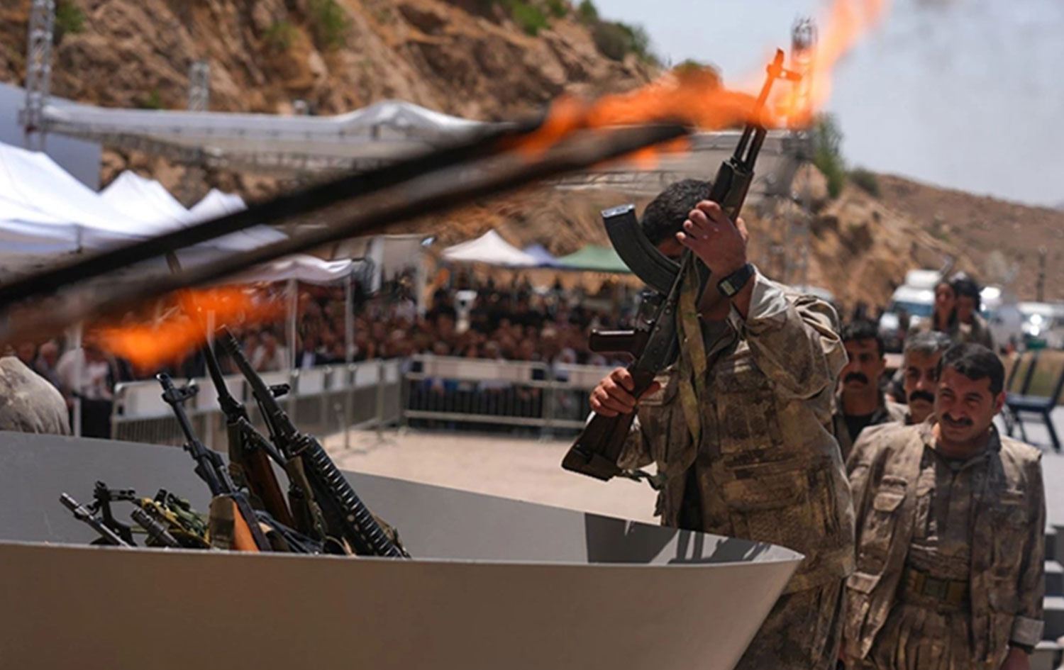 PKK'nin silah yakma töreninden 