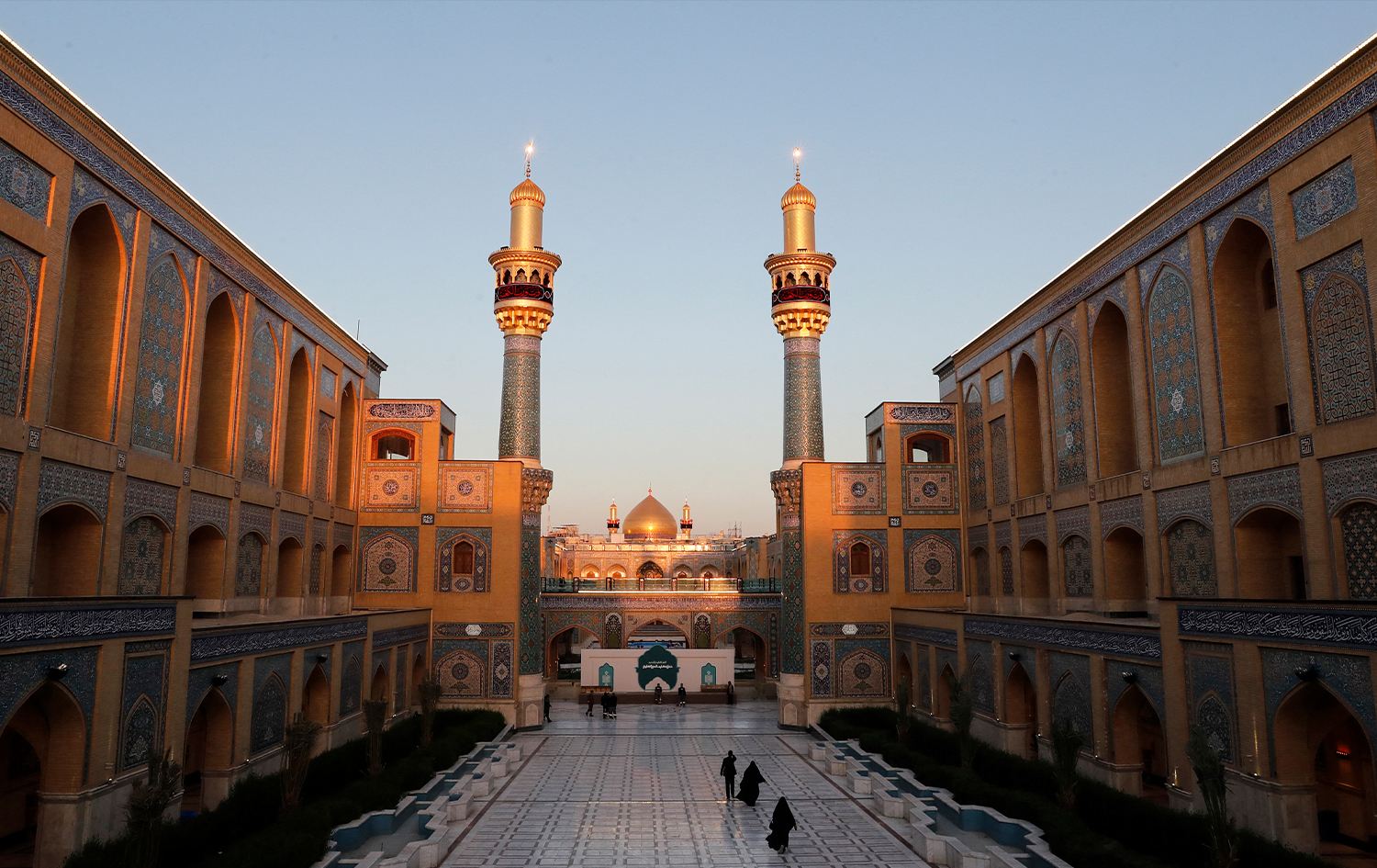 العتبات الدينية شبه خالية من الزوار الاجانب