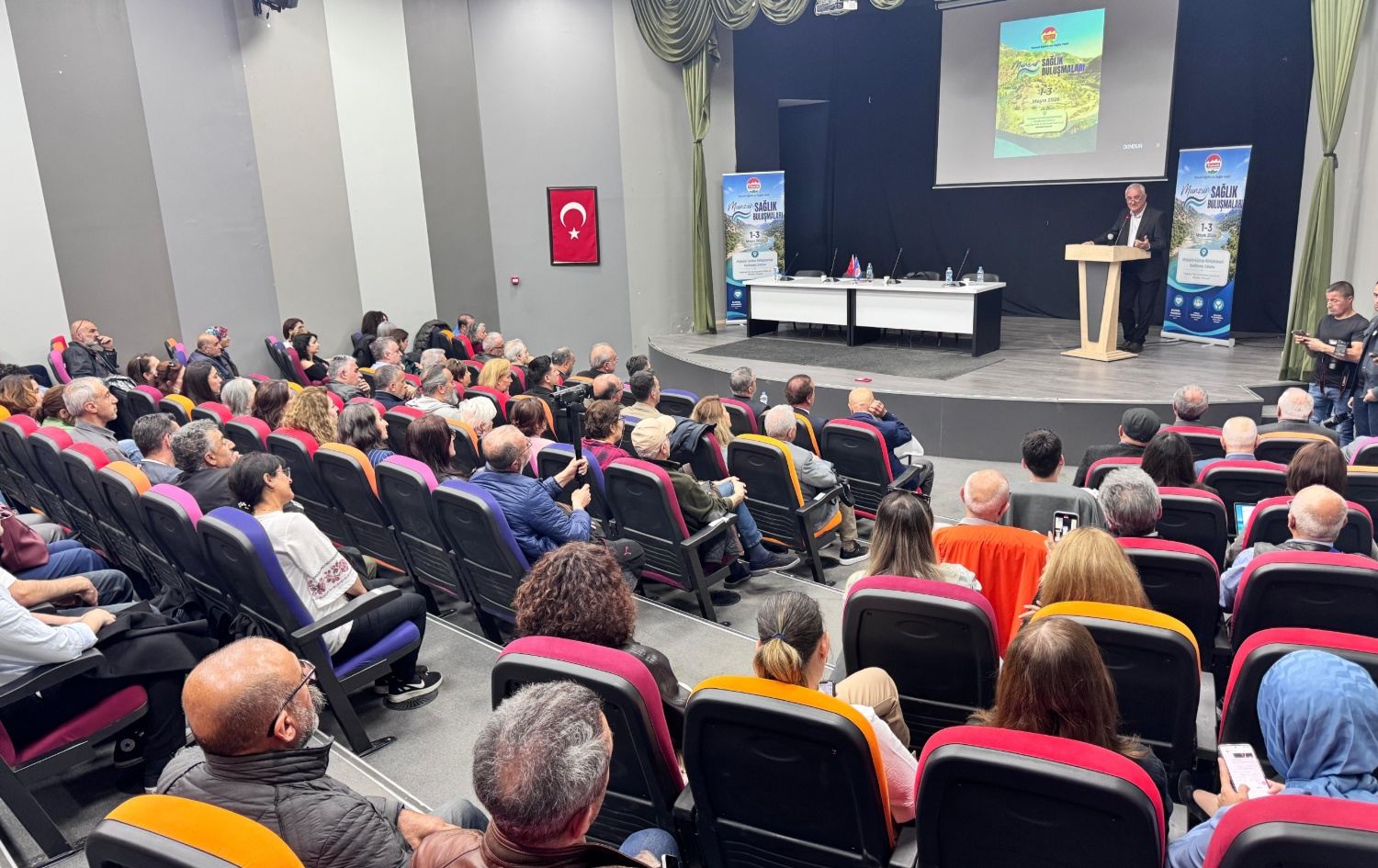 Dersimli hekimler ‘Munzur Sağlık Konuşmaları’nda bir araya geldi. / Foto: Rûdaw