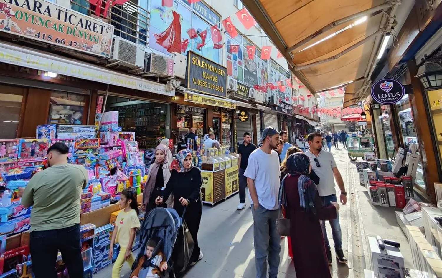 دیمەنێکی بازاڕەکە