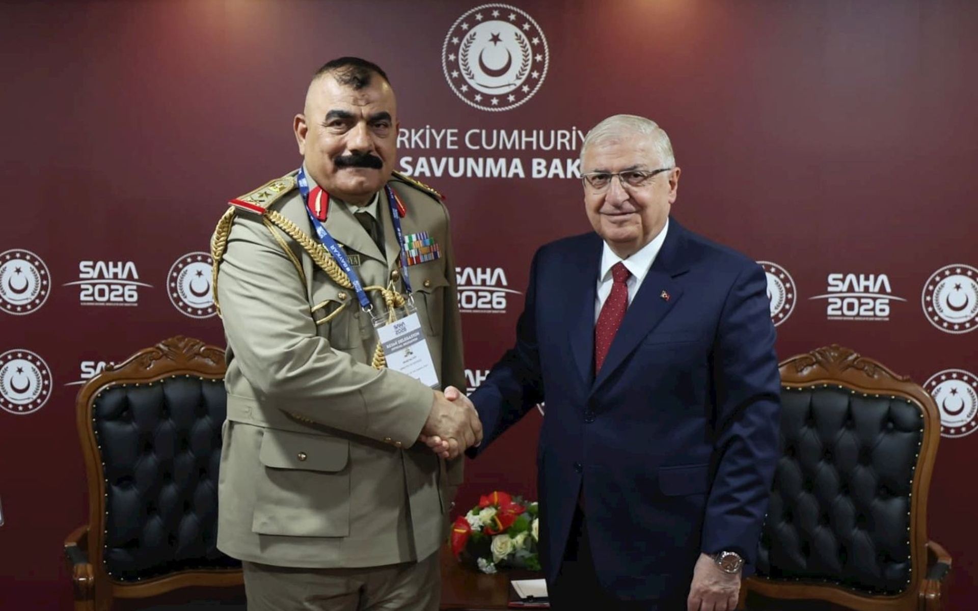 وزير الدفاع التركي يشار غولر ونائب رئيس أركان الجيش العراقي الفريق الركن سعد حربية