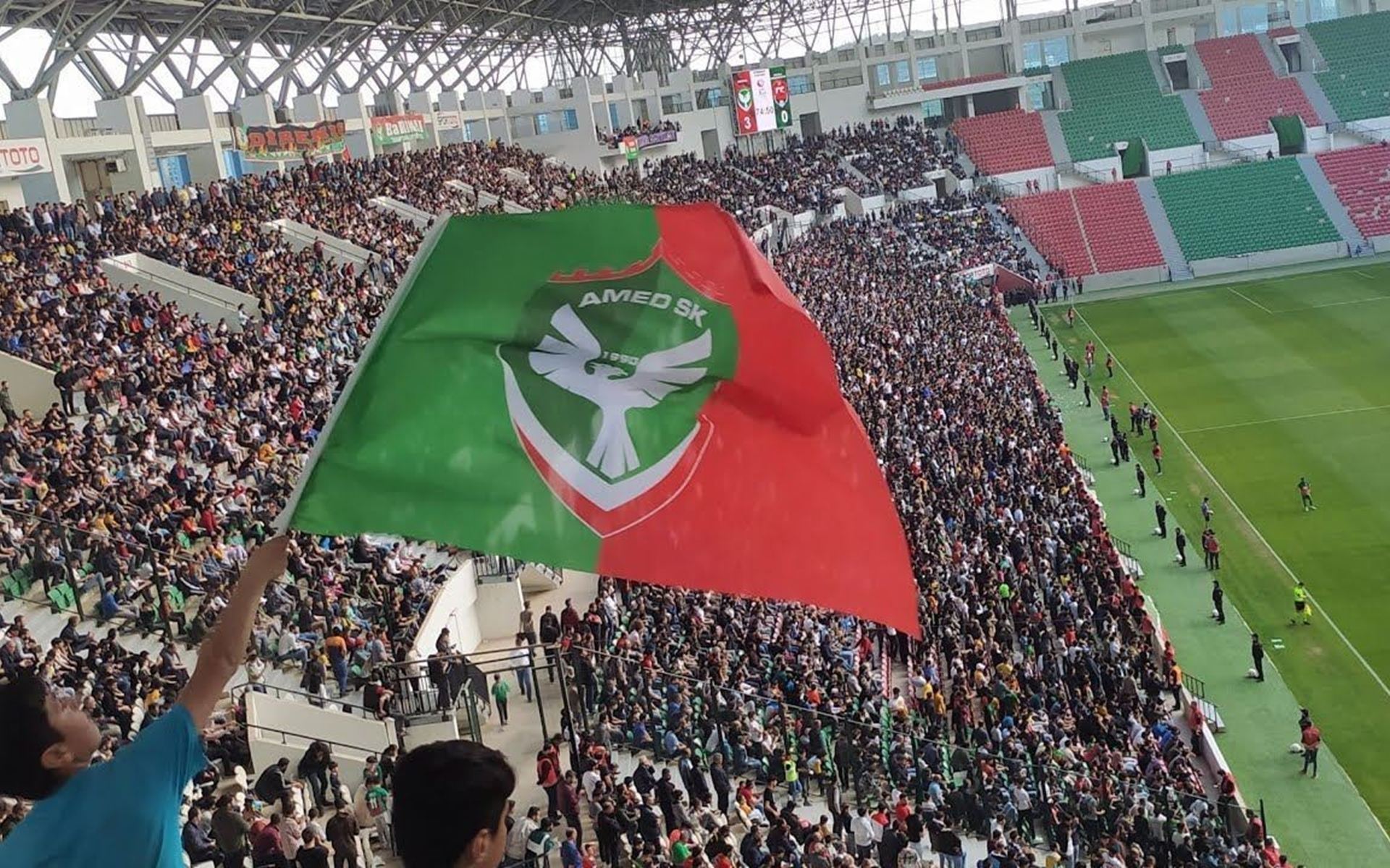 هاندەرانی ئامەدسپۆر