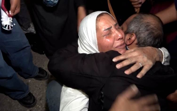 جانب من فرحة الأهالي بإطلاق سراح الأسرى ضمن دفعة الأمس - رووداو 