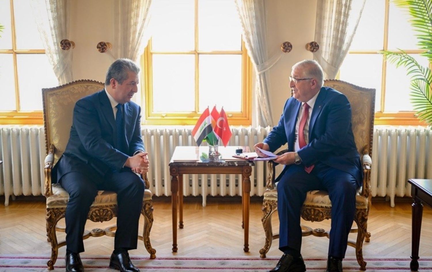 Başbakan Mesrur Barzani ile Türkiye Milli Savunma Bakanı Yaşar Güler bir araya geldi