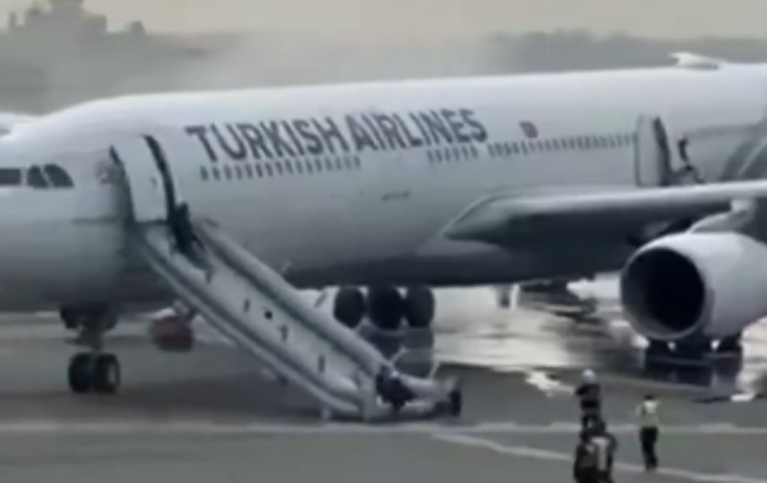 فڕۆکەیەکی تورکیش ئێرلاین لە نیپاڵ گڕی گرت