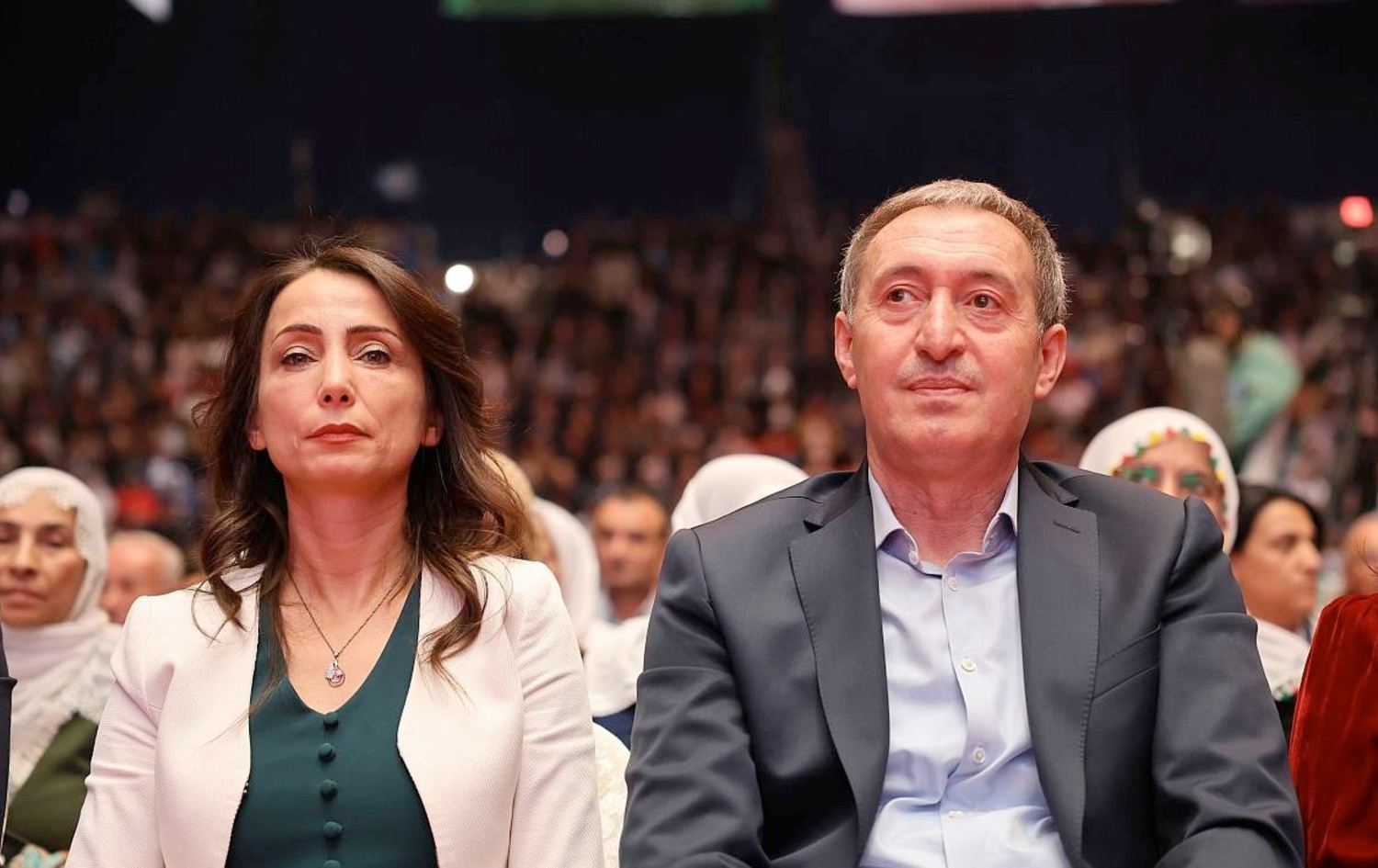 تونجەر باکرهان و تولای هاتیمئۆغوڵڵاری، هاوسەرۆکانی پارتی یەکسانی و دیموکراسی گەلان (دەم پارتی)