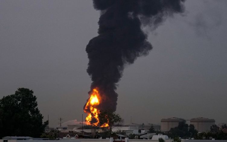 Mart ayında Dubai yakınlarında bir petrol rafinesi İran tarafından vurulmuştu Foto: AFP
