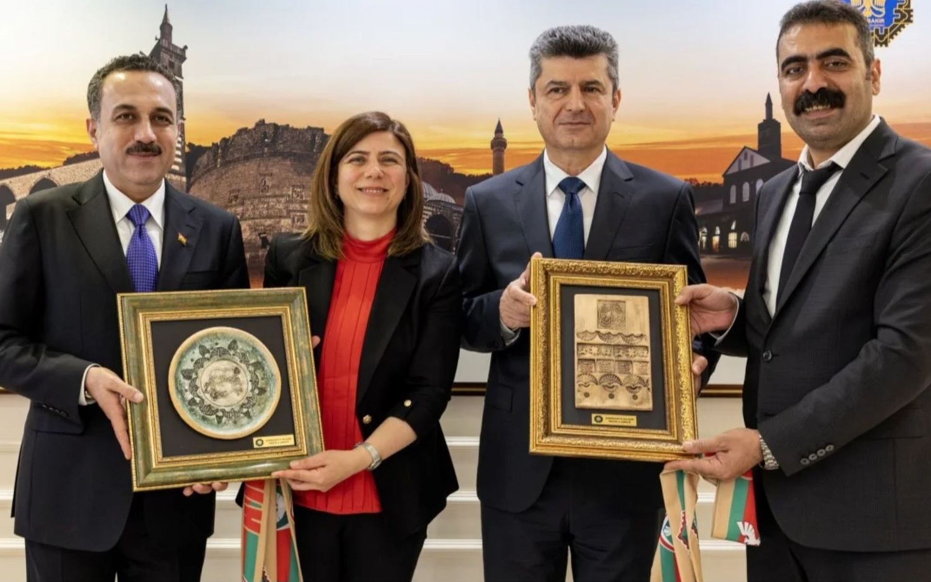 Parêzgarên Hewlêr û Dihokê çûn serdana Şaredariya Amedê / Wêne: Torên civakî