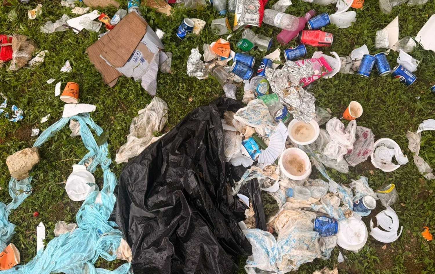 زبڵ و خاشاکی گەشتیاران لە سەیرانگەی نەورۆڵی لە سنووری هەڵەبجە