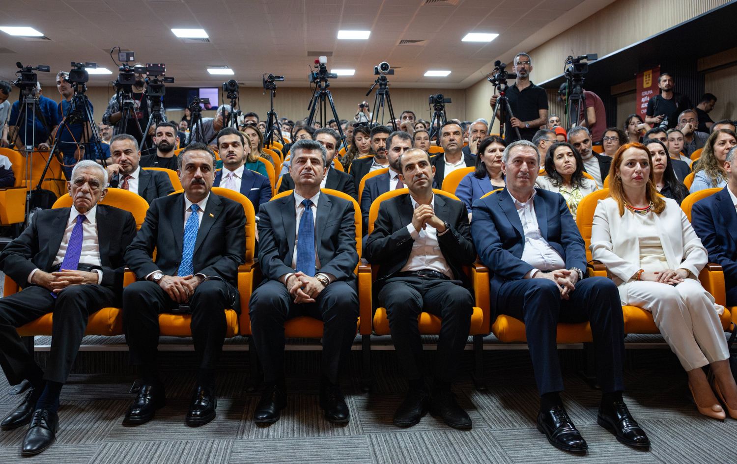 Foruma Aştiyê: 'Divê gel ji bo aştiyê amade be'