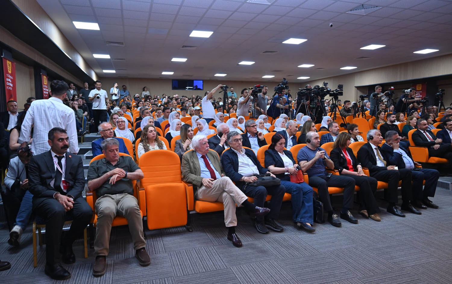 دیمەنێکی بەڕێوەچوونی کۆڕبەندەکە. وێنە: پەیجی فەیسبووکی ئومێد خۆشناو، پارێزگاری هەولێر