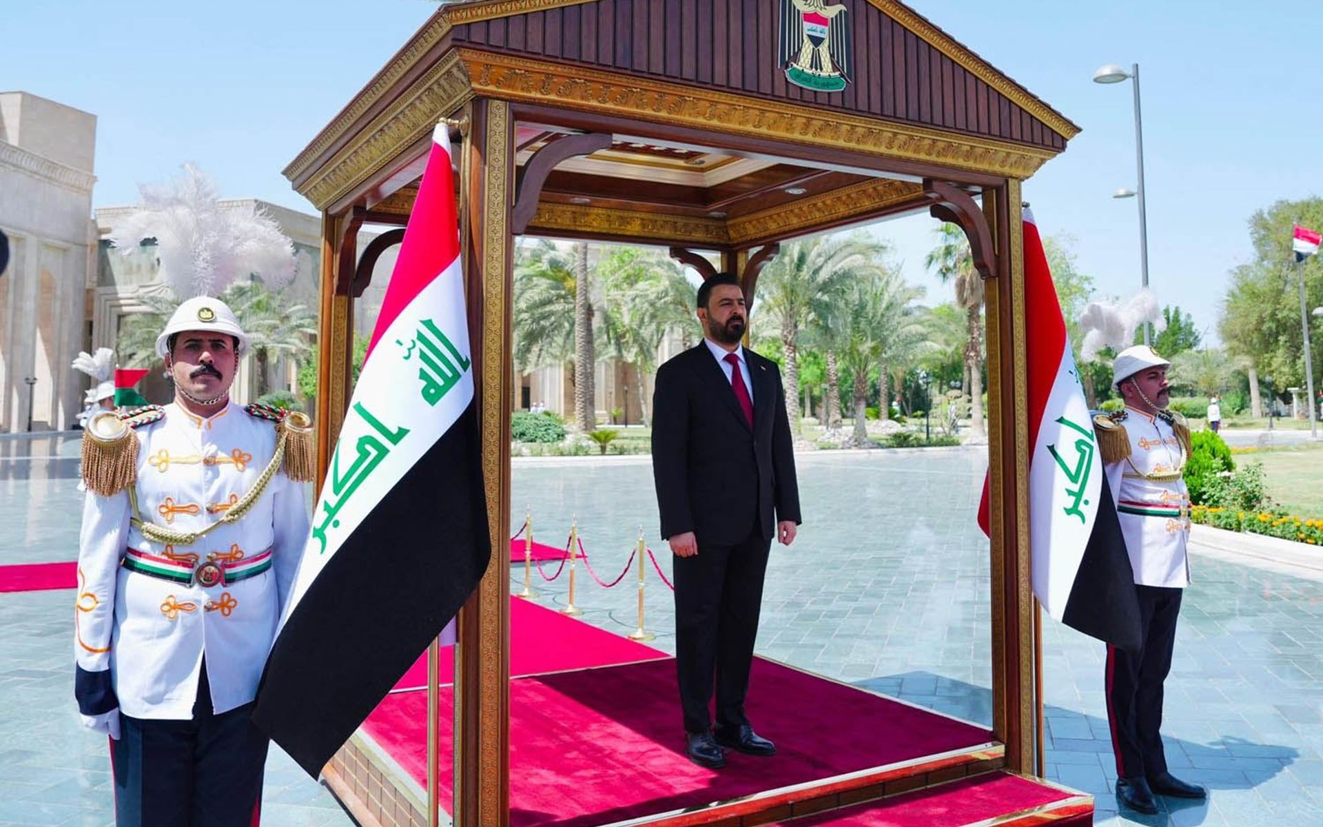 علي الزيدي يتسلم مهامه رئيساً للوزراء وقائداً عاماً للقوات المسلحة العراقية