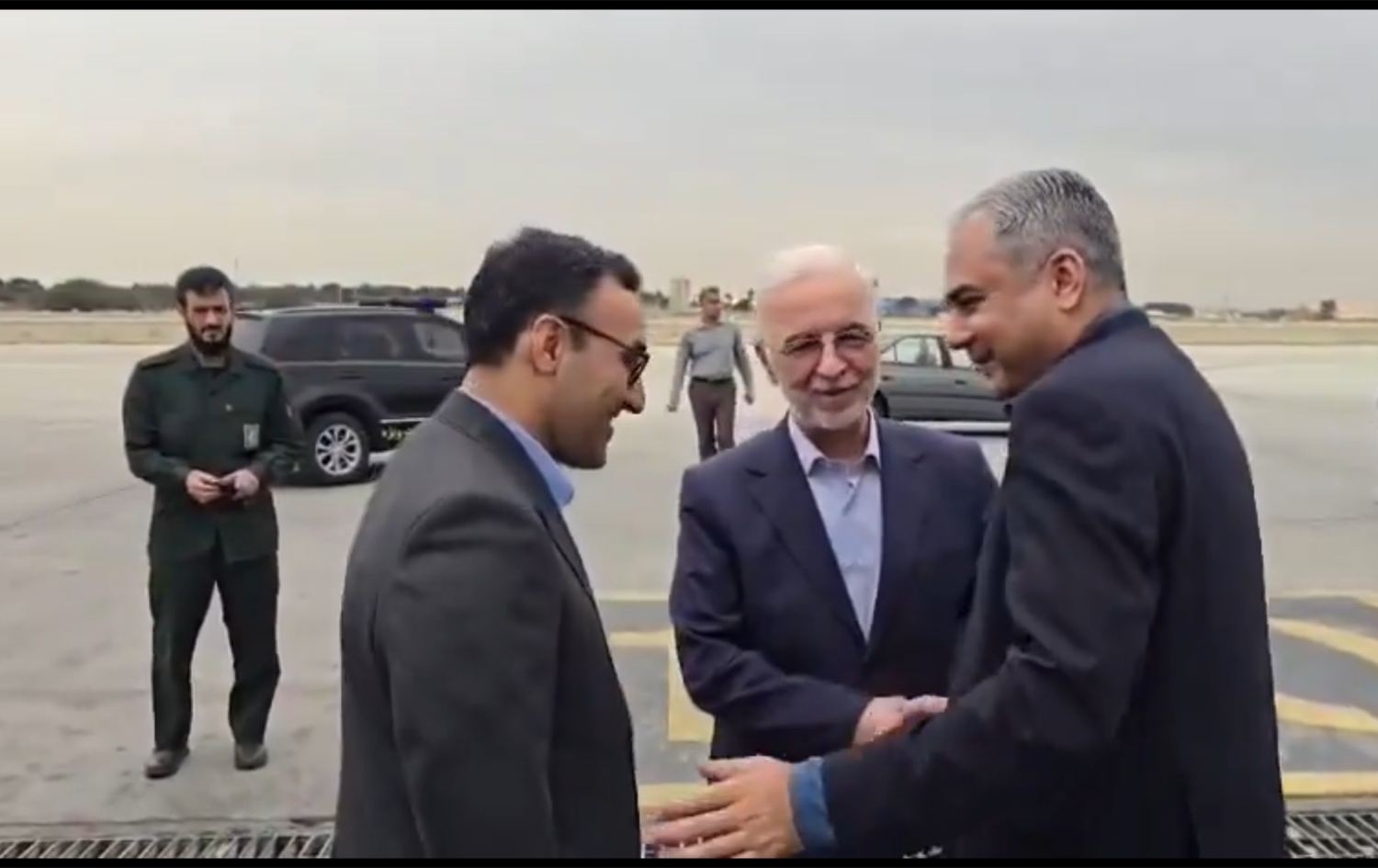 موحسین نەقڤی، وەزیری ناوخۆی پاکستان و ئەسکەندەر موئمینی، وەزیری ناوخۆی ئێران