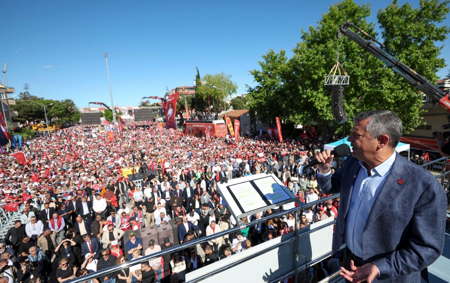 CHP Genel Başkanı Özgür Özel Balıkesir'de konuştu. / Foto: CHP Basın