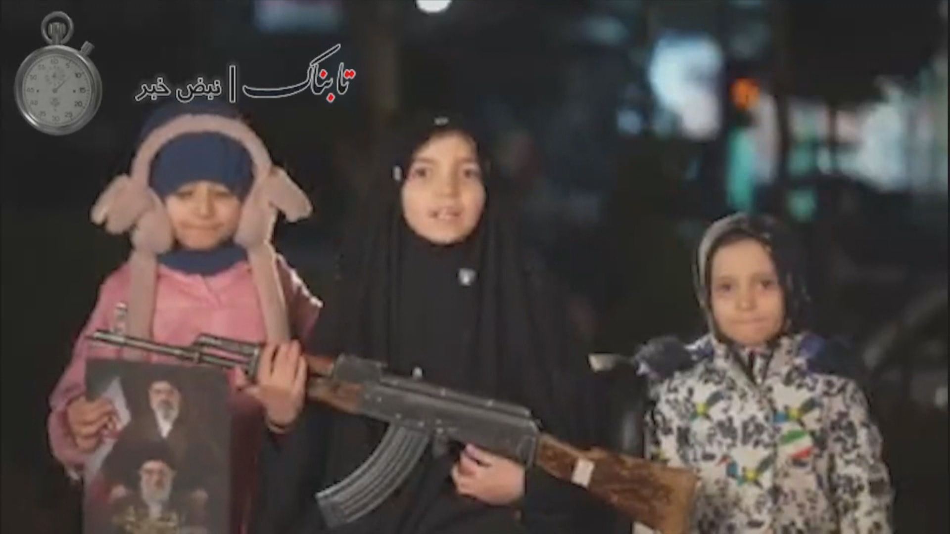 ئێران مەشق چەک بە هاووڵاتییانی دەکات