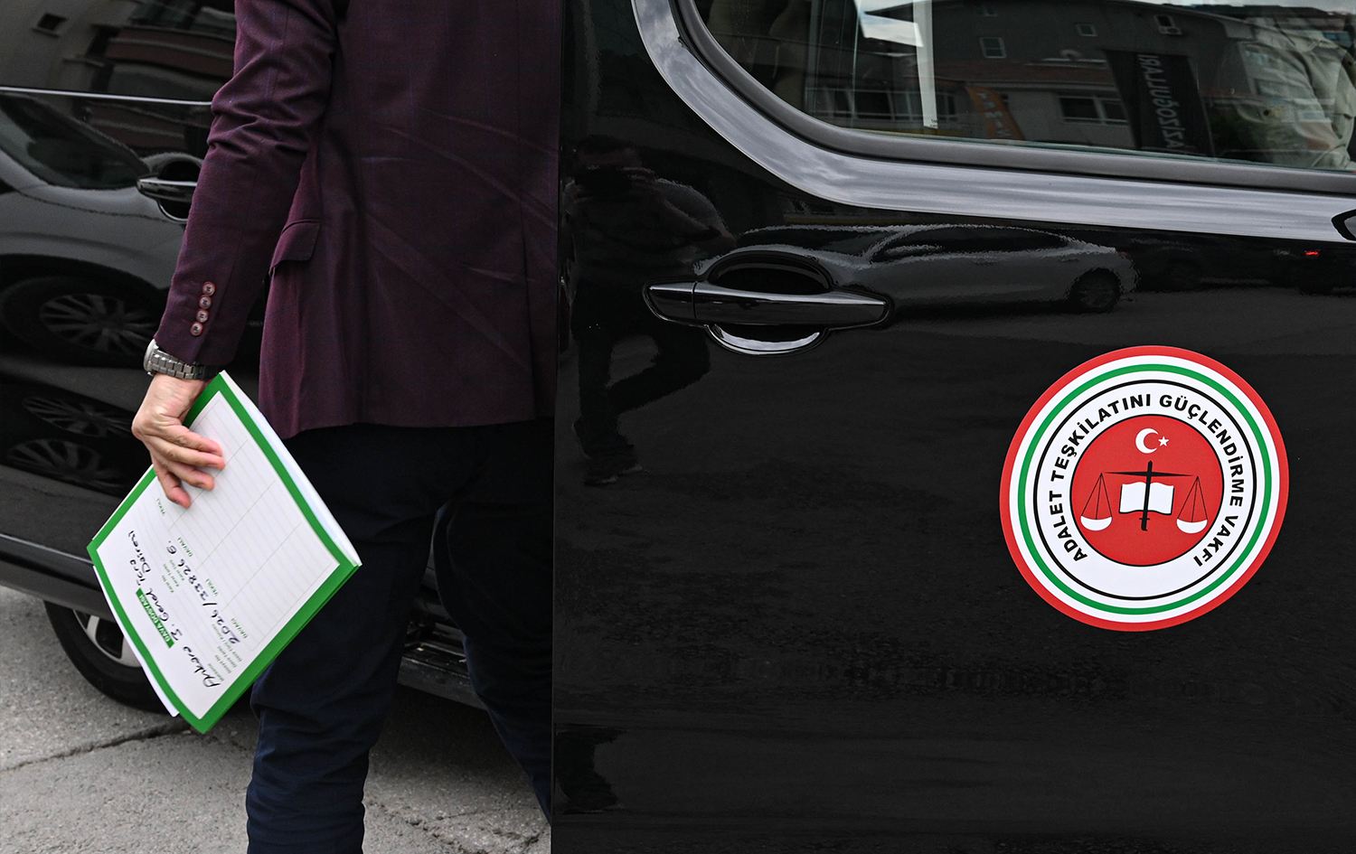 İcra memurları, kurultay davasındaki tedbir kararını Kılıçdaroğlu’na tebliğ etti