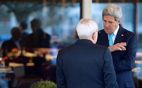 بەوێنە.. زەریف و جۆن كێری لە جنێف پیاسە دەكەن