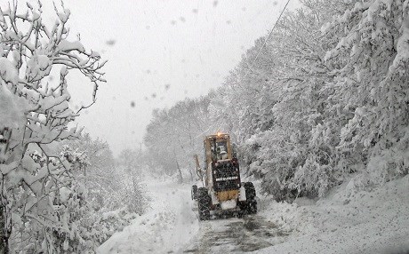 Berfê li Bakur rêyên gundan girt