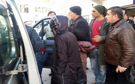 İranlılar Kur’an-ı Kerim yaktı